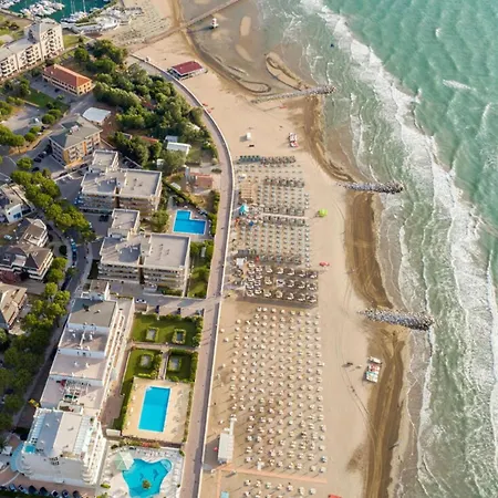 Διαμέρισμα Charming First-floor Beachside *